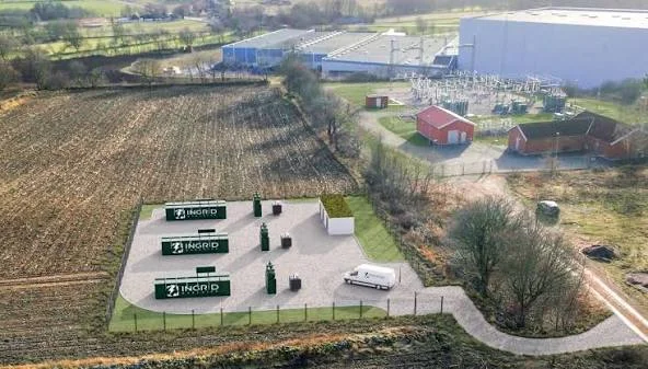 Batterienergilager på betongfundament